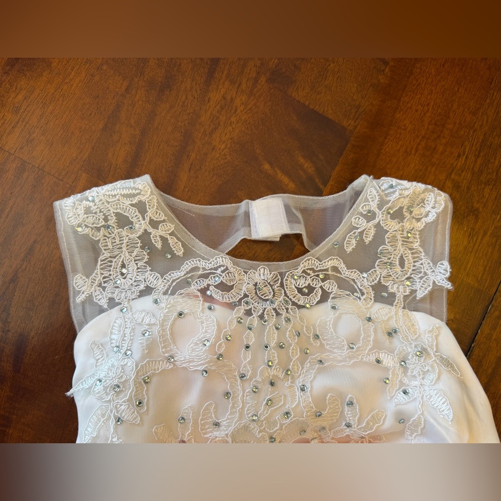 Beautiful Formal Dress Girls Size 6 - Picture 3 of 3